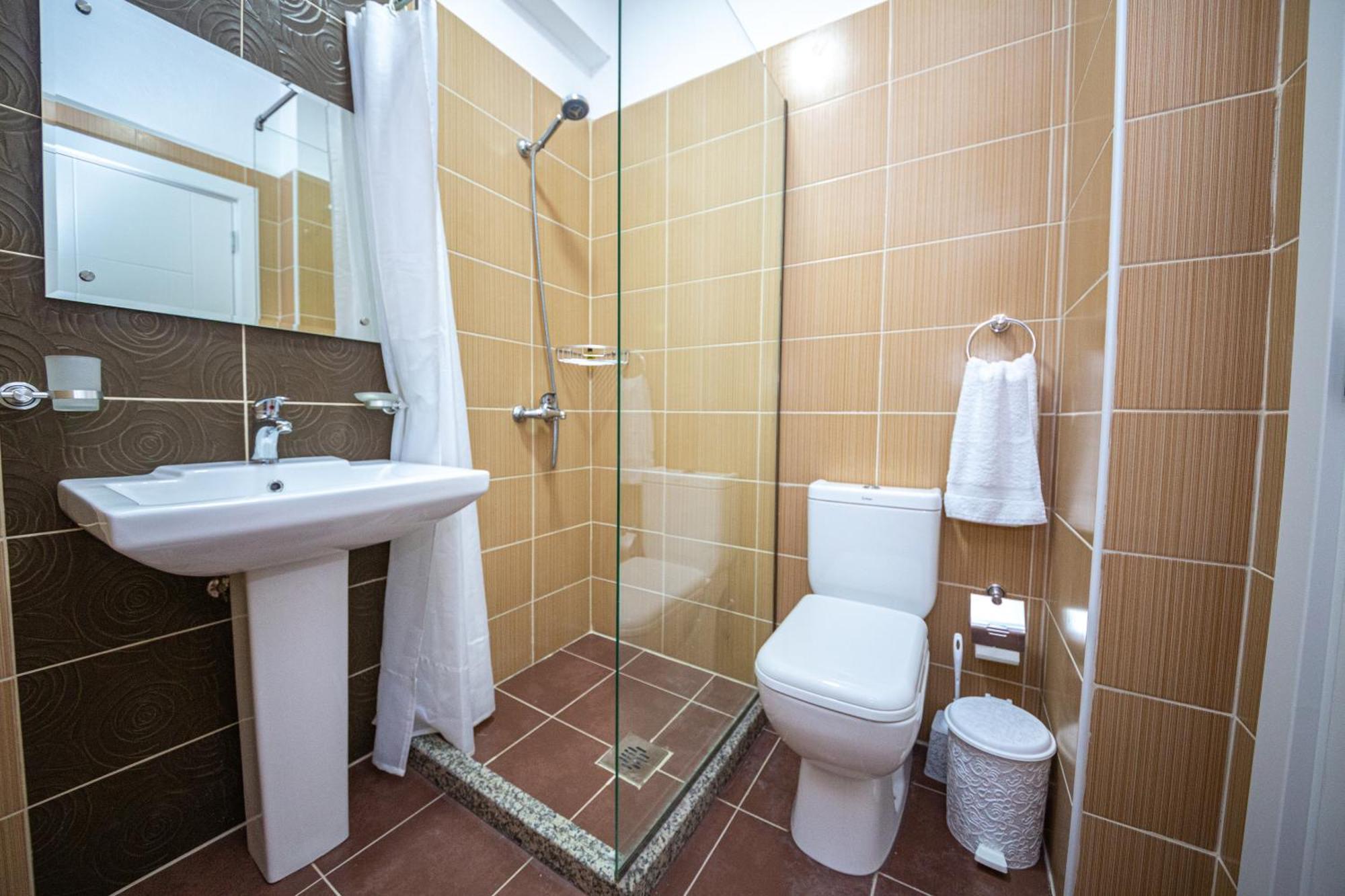 Ponari S Hotel Kryemëdhenji Room photo